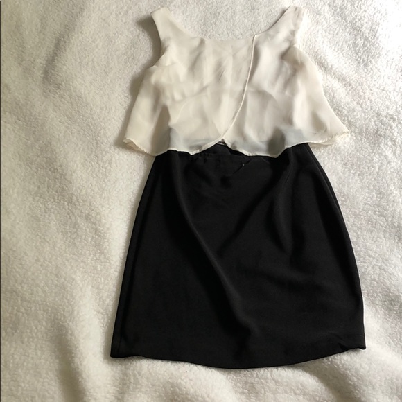 Black and white dress! - Picture 2 of 3